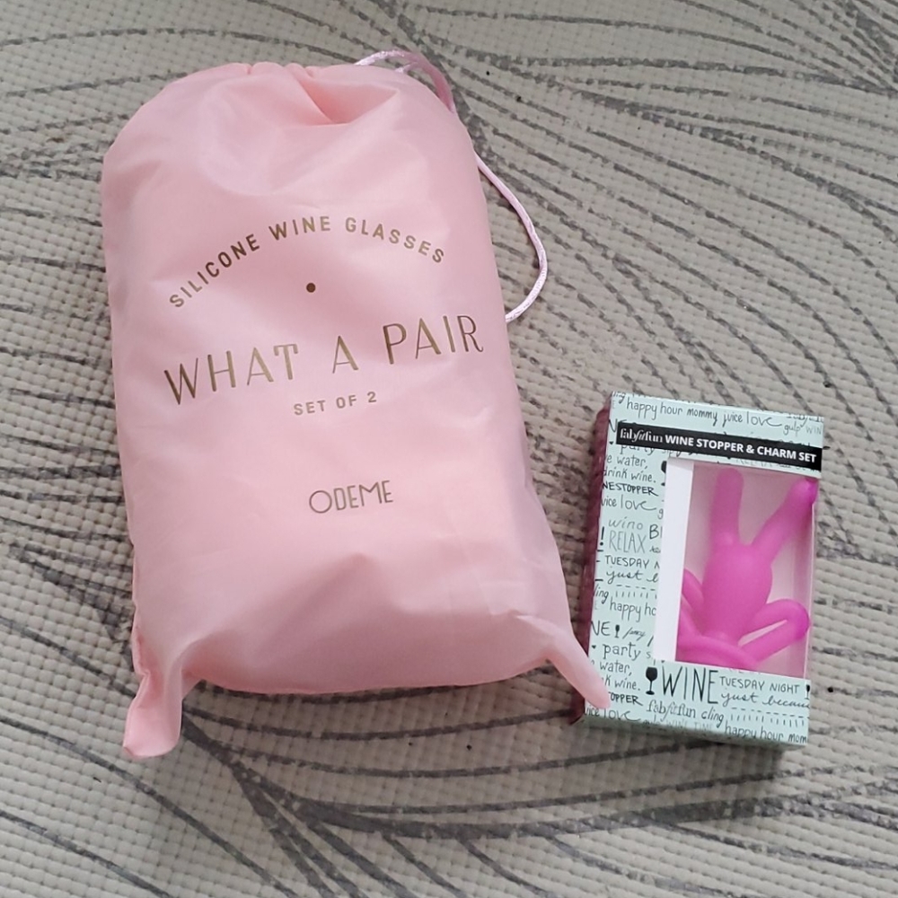 FitFabFun extras!! Silicone wine glasses and wine stopper